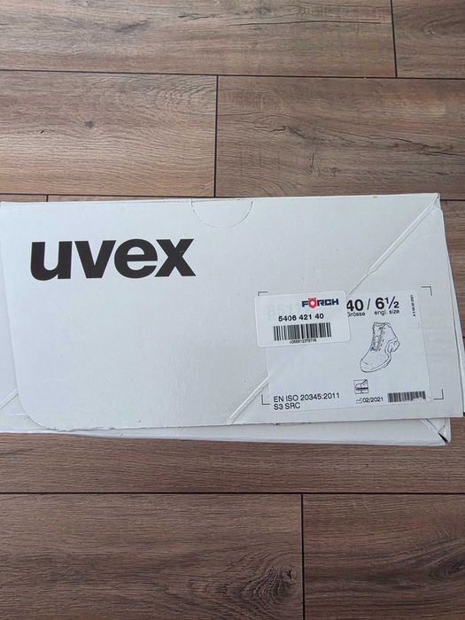работни обувки Uvex номер 40