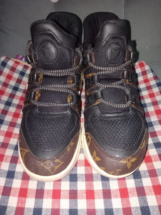 Продам женские кроссовки Luis Vuitton