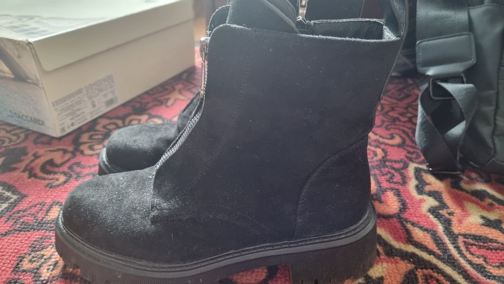 замшевые ботинки
