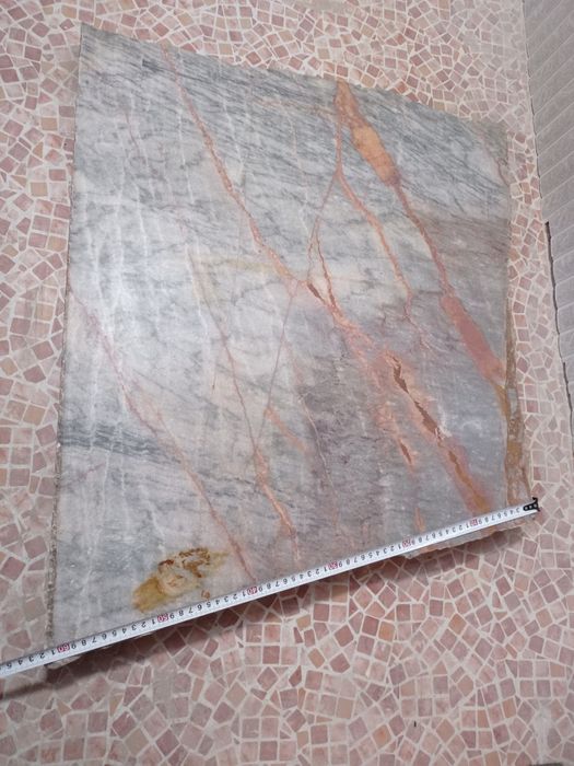 Мраморный камень