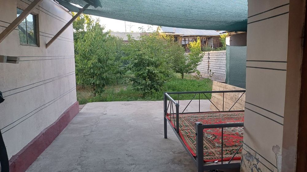 Qibray tumani, savxoz 5 da 7'4 sotix uy sotiladi 9 xonali .