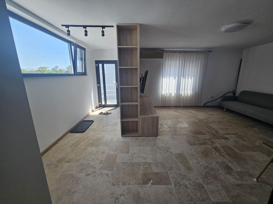 Inchiriez apartament