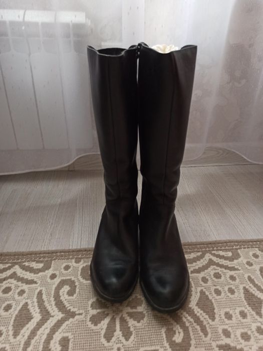 Кожаные сапоги женские