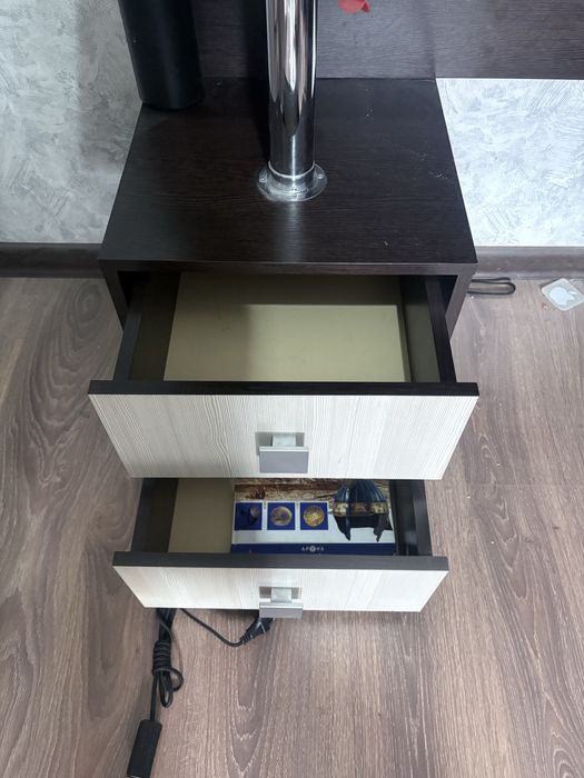 Стол,тумбочка ( письменный стол ) СРОЧНО!