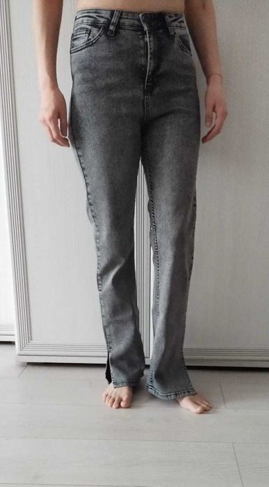 Продам женские джинсы