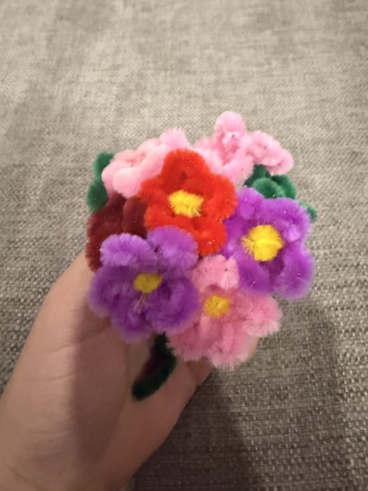 Игрушные цветы,очень красивые.