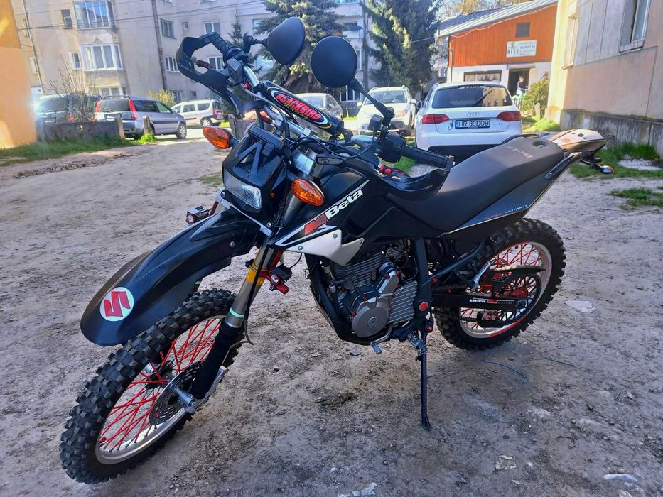 Vând (S) Cross Enduro Beta M4 4T Suzuki motocicletă pentru pReTeNțIoȘi