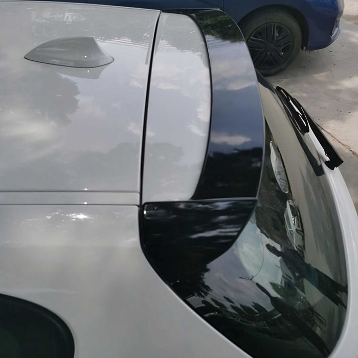 Eleron Luneta Lip Portbagaj Spoiler BMW Seria 1 E81 E87, Negru lucios