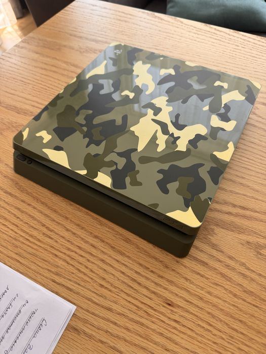 PS4 Slim 1TB + 4 контролера + 5 игри | Камуфлаж
