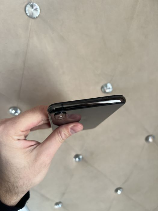 Продам IPhone XS max 64gb