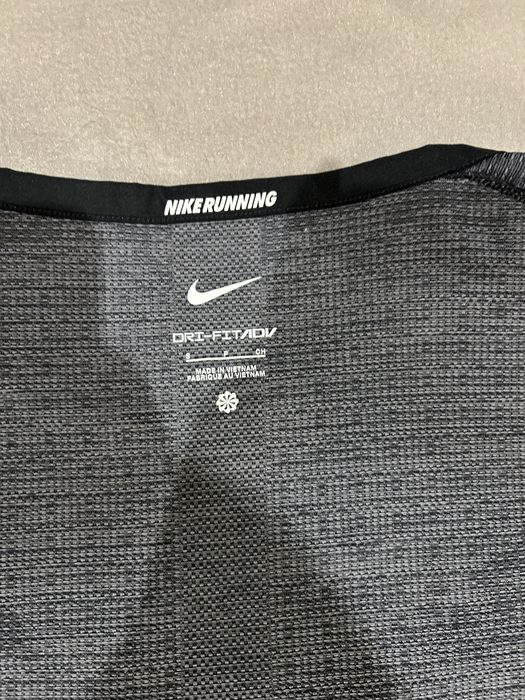 Мъжка тениска nike running dri fit. Размер s без следи пт употреба