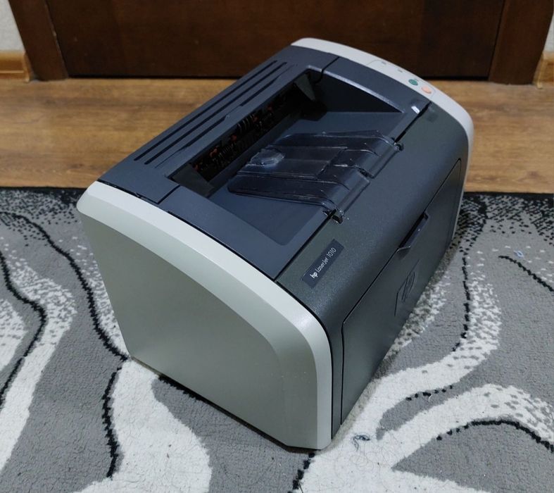 HP LaserJet 1010
принтер