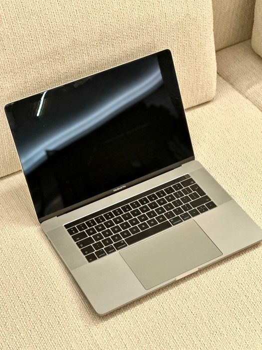 Apple MacBook Pro 15" (2107) - i7 / 16 GB RAM / Retina с ПОДАРЪК