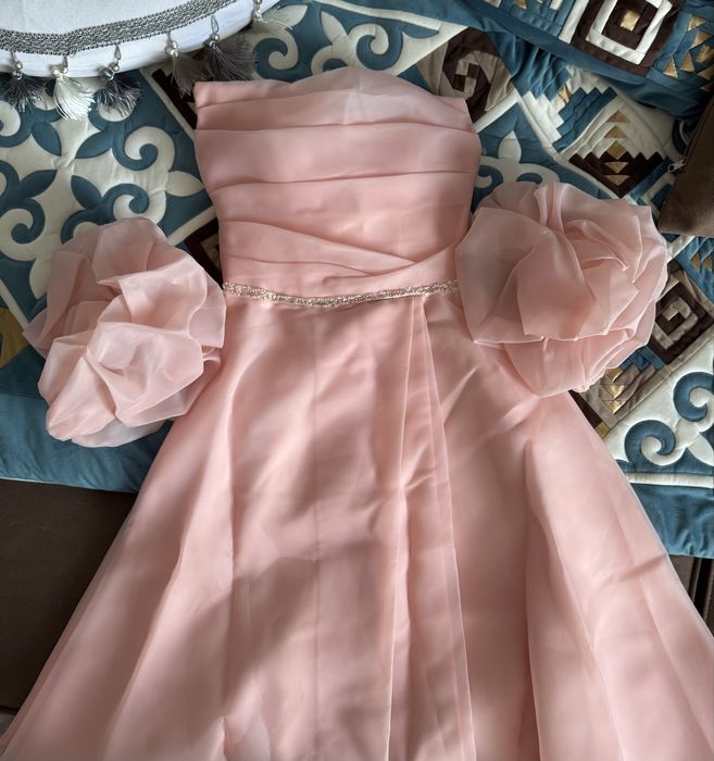 Вечернее розовое платье