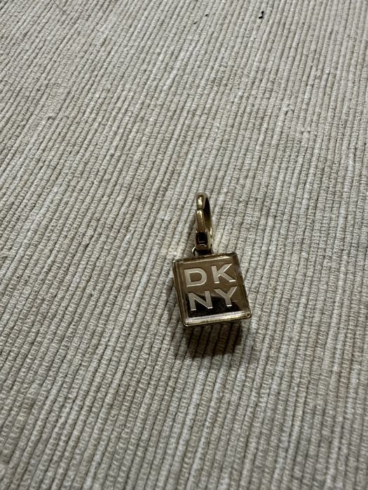 Висулка DKNY!Оригинална!