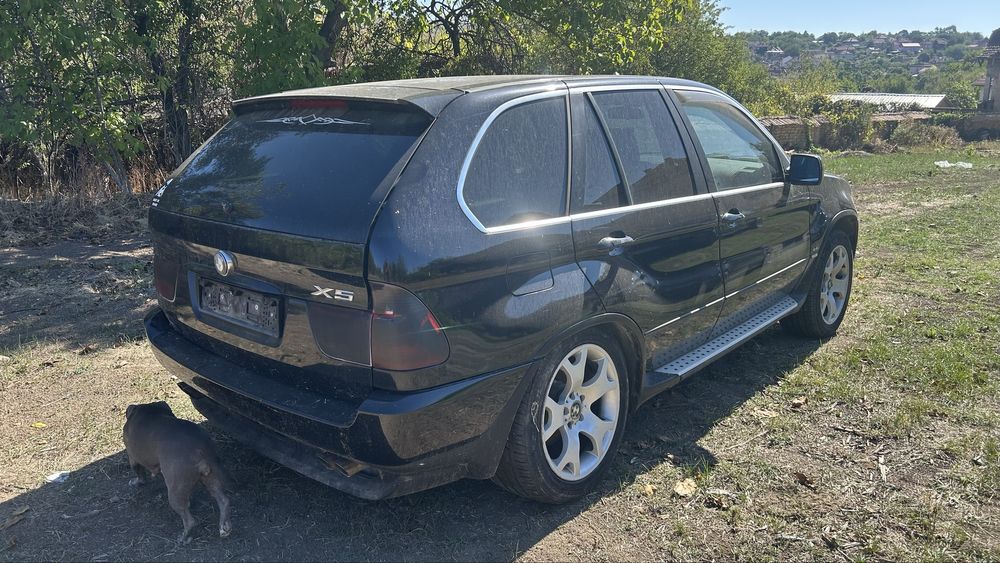 Продавам  bmw Х5 4,4 2 бр на части