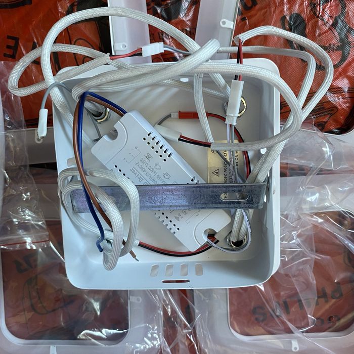 Люстра для туалета/ванны