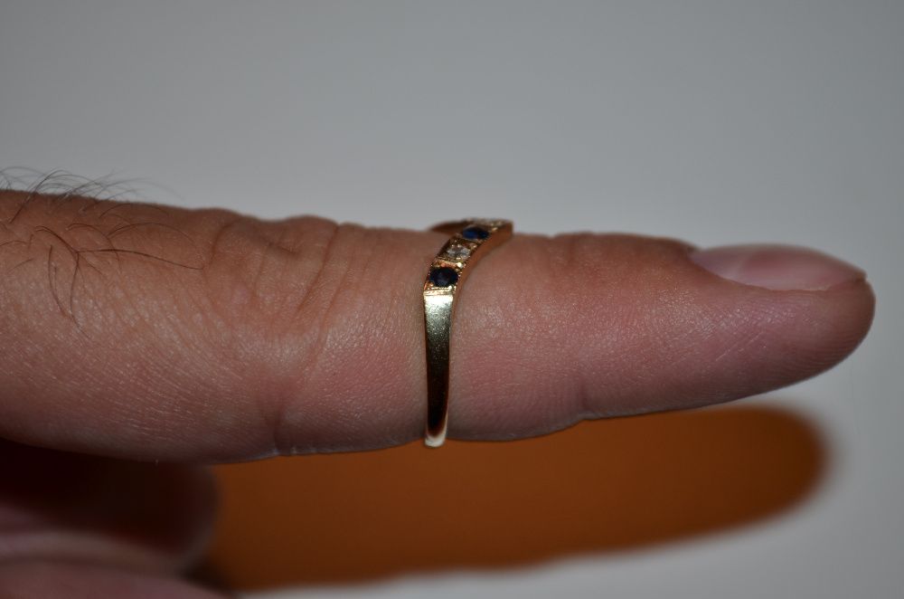 INEL AUR 9K + 3 Diamante = 0.09ct + 4 Safire = 0.16ct -Anglia -Vintage