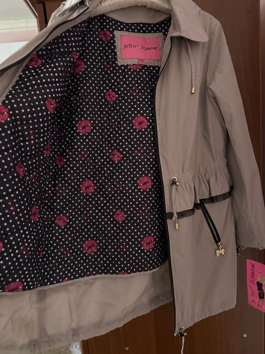 Ветровка Betsey Johwsow