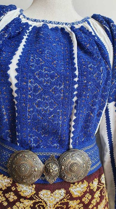 REDUCERE 15%! Costum popular (ie/camasa cu poale, fota/catrinta/zadie)