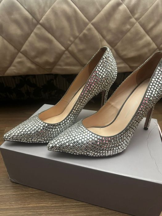 Продам туфли со стразами