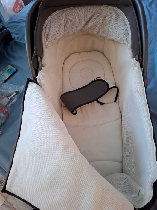 Кош за новородено chicco i move с колела