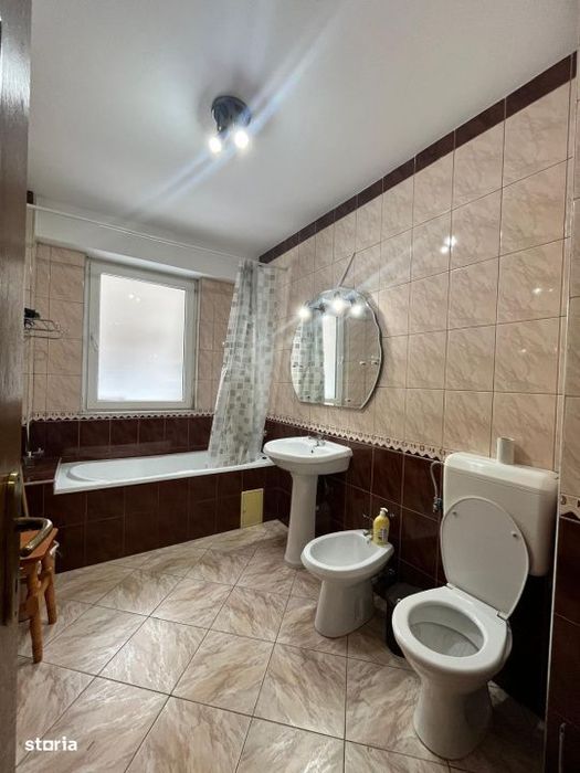 Apartament 3 camere, parter, 80 mp, zona Radauti