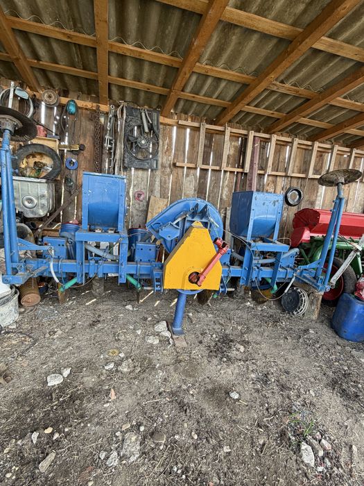 Vand semanatoare de porumb