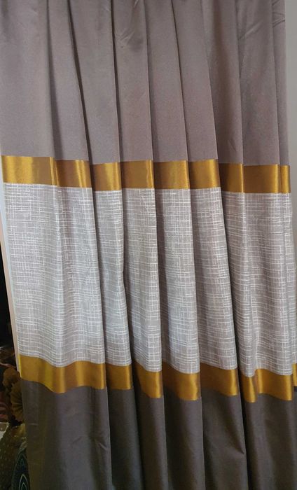 Завеси два броя 75 лева.