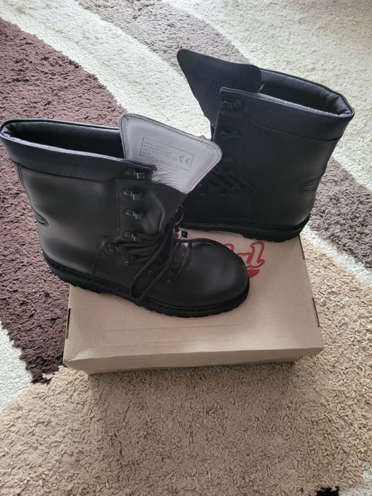 Bocanci militari de iarnă noi