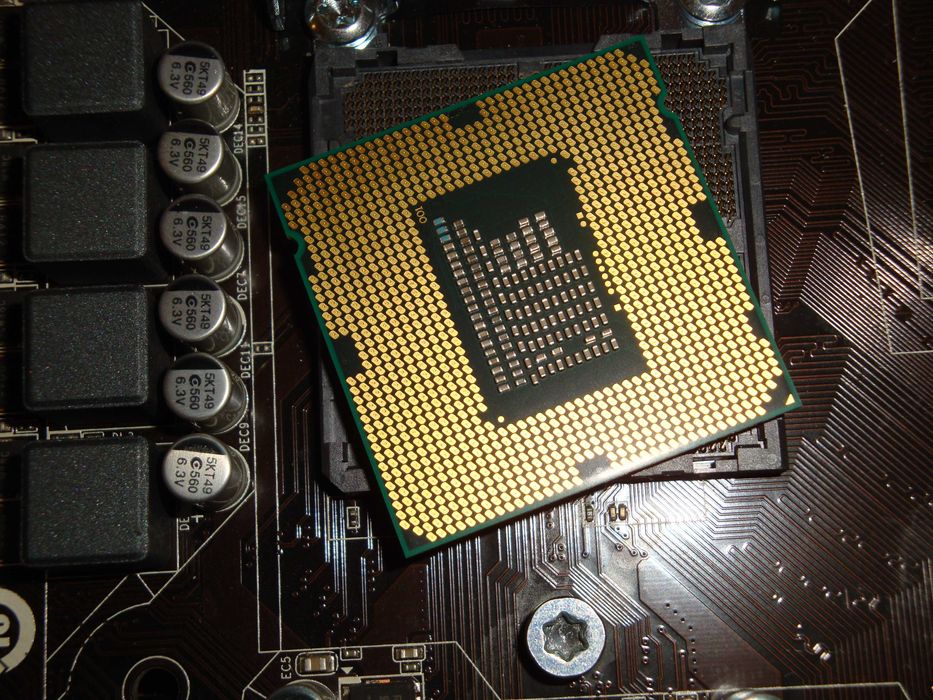 Procesor intel core i3 2120 3.3 Ghz socket 1155 + cooler + pasta termo