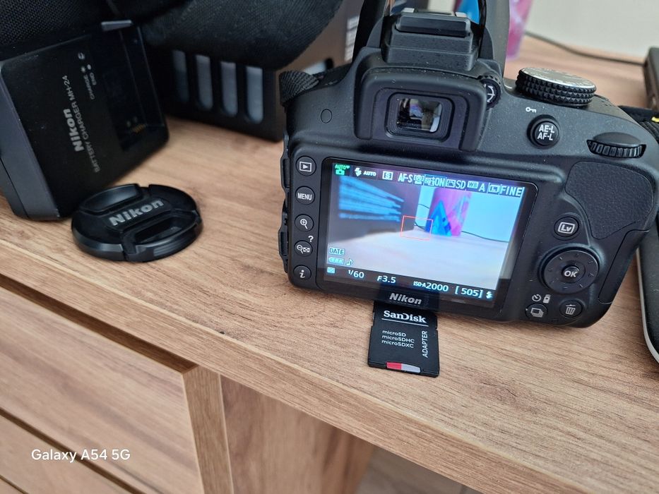Фотоапарат Nikon D3300 пълен комплект с чанта