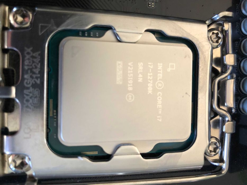 Placa de baza Gigabyte Z690 UD AX + procesor Intel i7 12700k