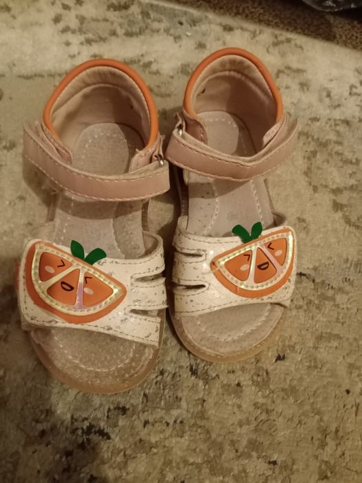 Продам детскую обувь