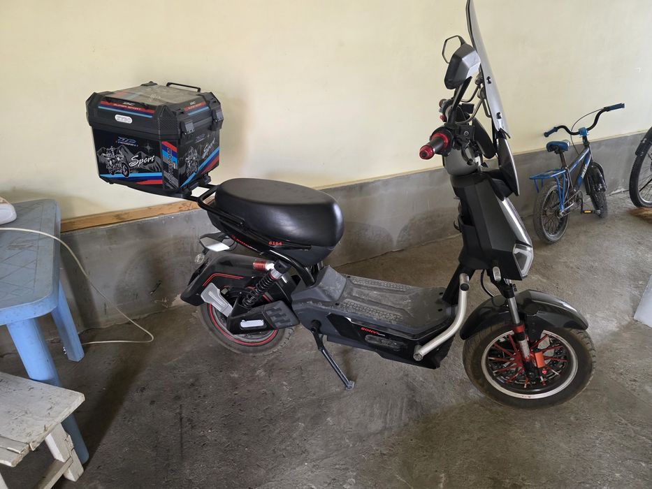 Skuter sotiladi 1700 yurgan