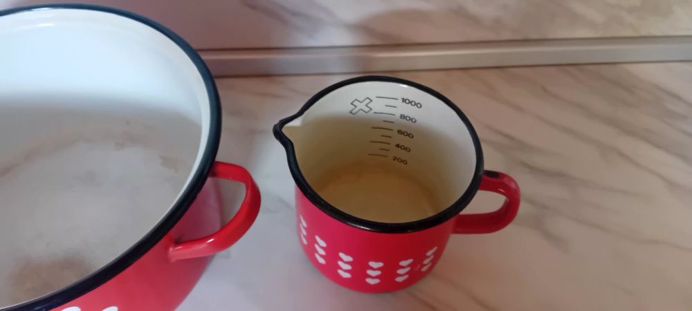 Емайлирани съдове.