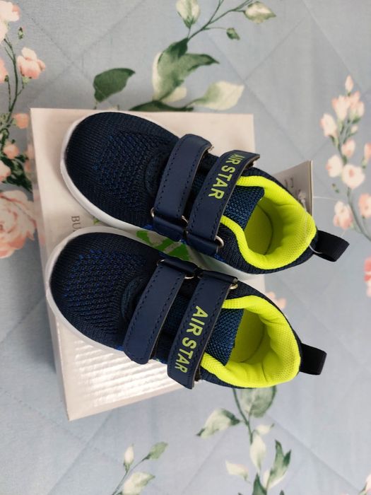 Продавам детски маратонки