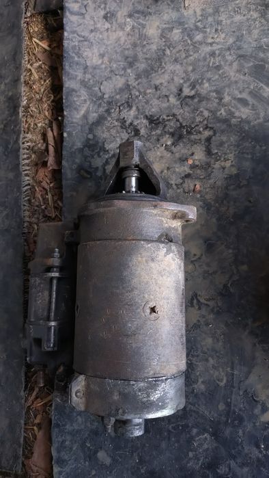 Части за Лада Нива ,козирка предно стъкло,,,ролбар