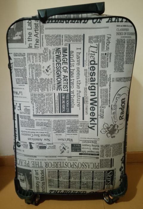 Продаю чемодан на колесиках