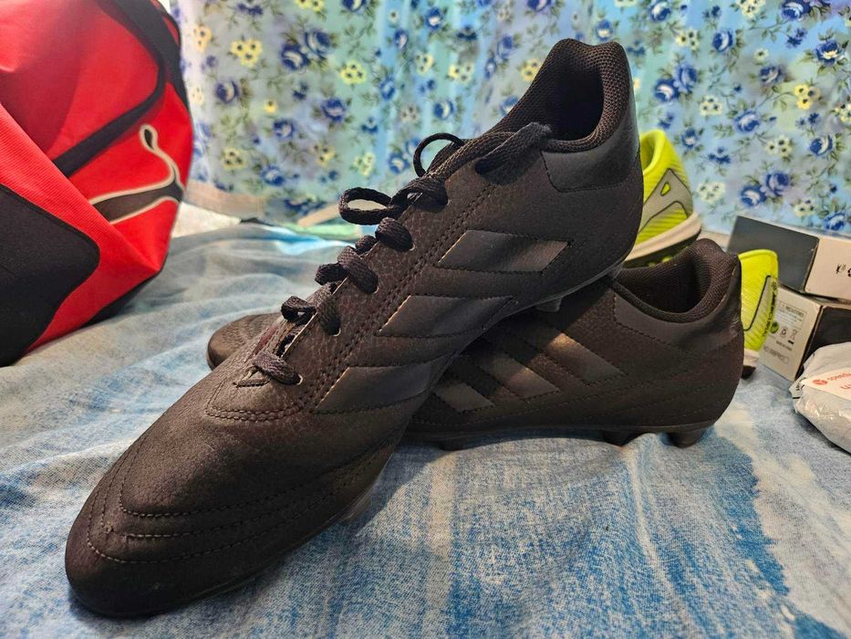 Продавам бутонки в хубаво състояние на Adidas PREDATOR