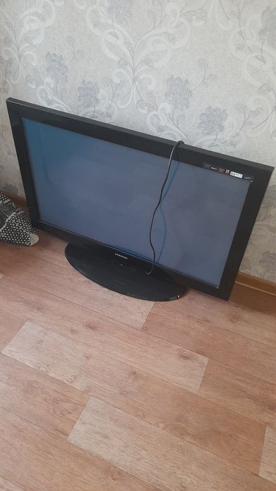 Продам срочно телевизор