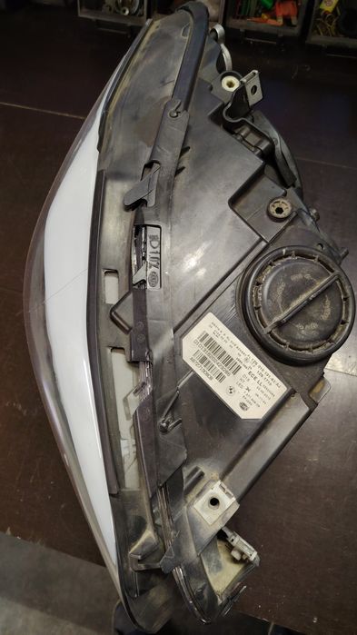 Far drepta bi-xenon adaptiv BMW F10 F11 Europa