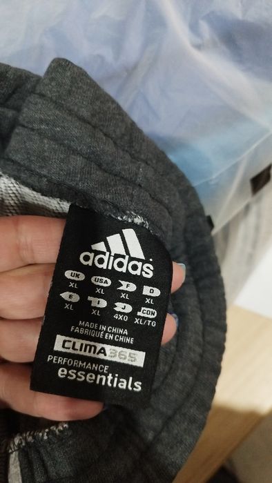 Анцунг Adidas сив хл размер.