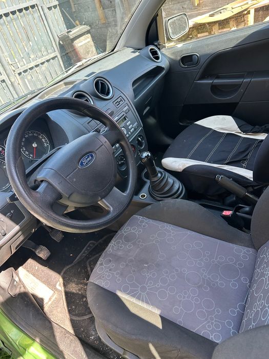 Ford Fiesta 1.3 benzina adusa recent masina personala