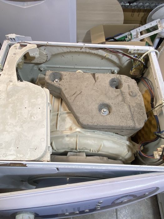 Продавам пералня hotpoint