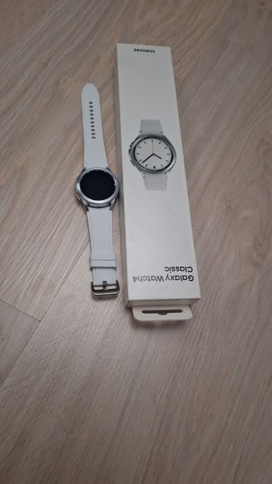 Часы Samsung Galaxy Watch 4 classic