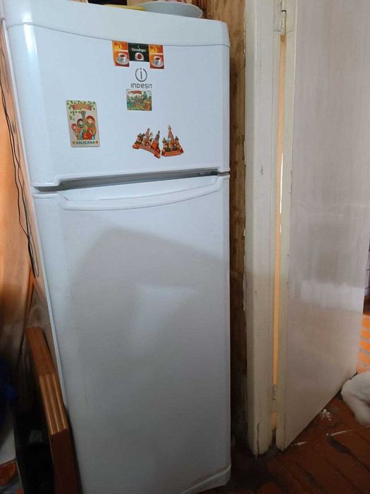 Холодильник Indesit