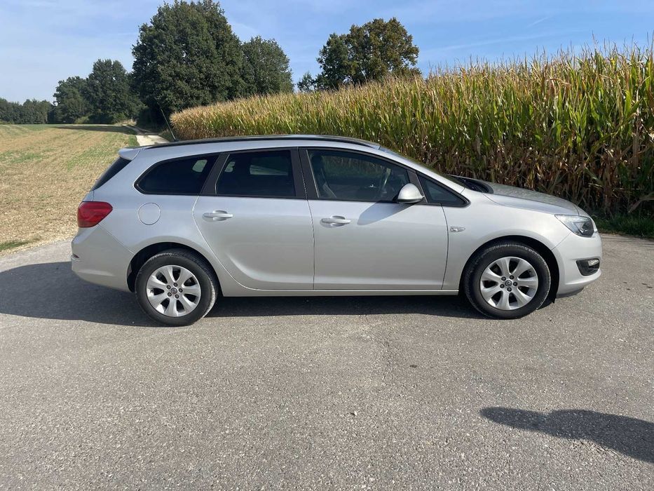 Opel Astra J Sports Tourer