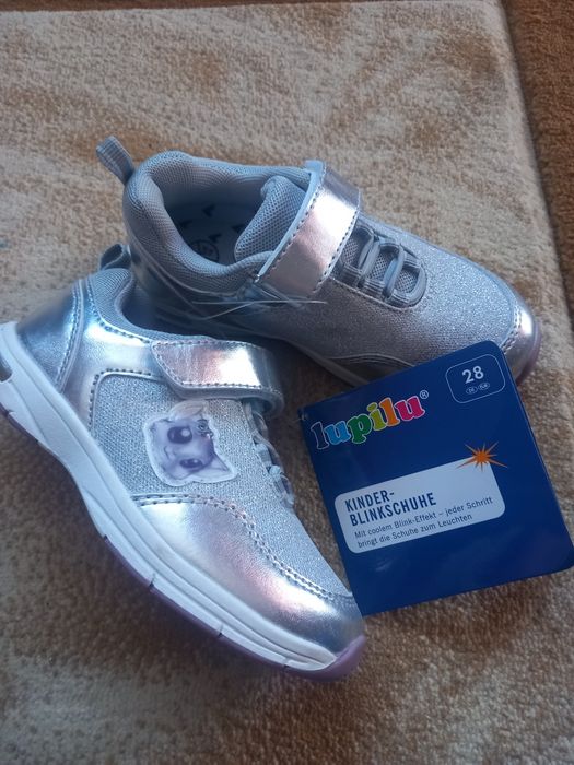 Adidași mărimea 28