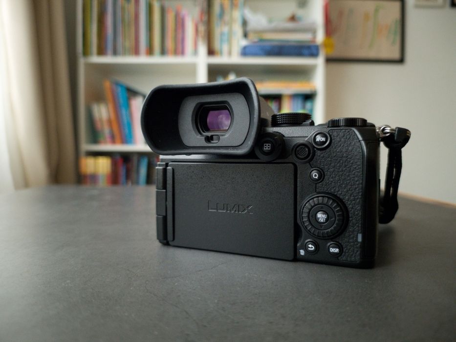 Продавам Panasonic Lumix S5D